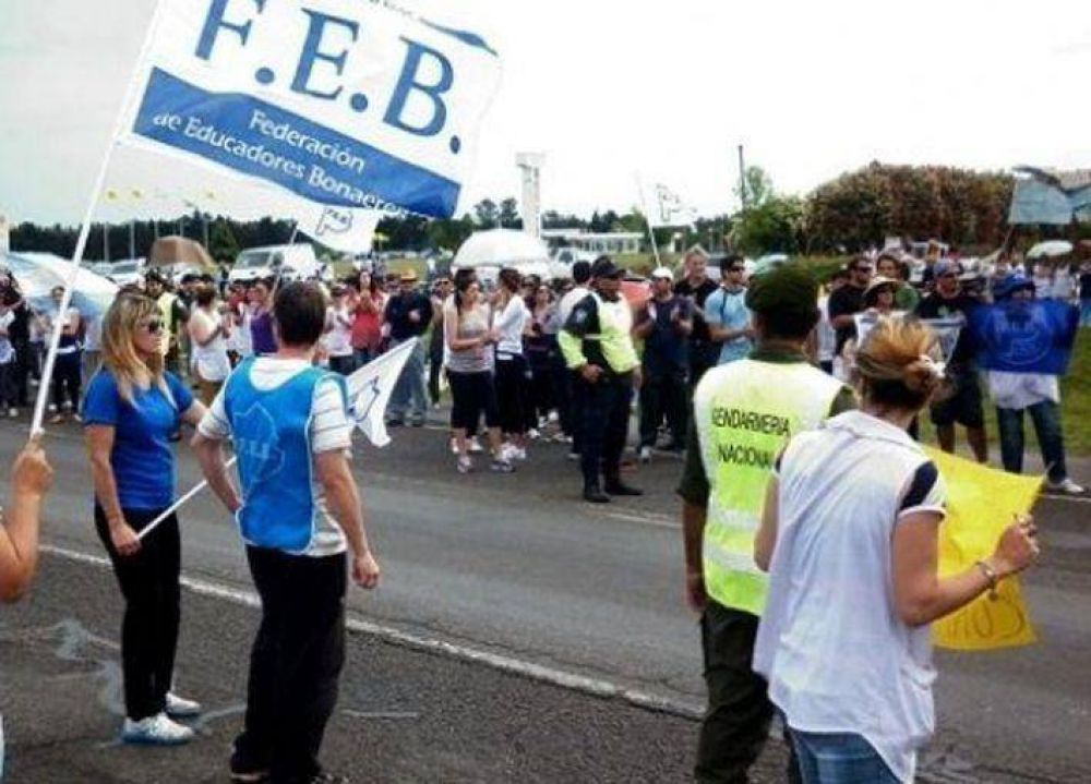 DOCENTES DE LA FEB PROTESTAR�N HOY EN EL PUENTE DE Z�RATE Y ROTONDA