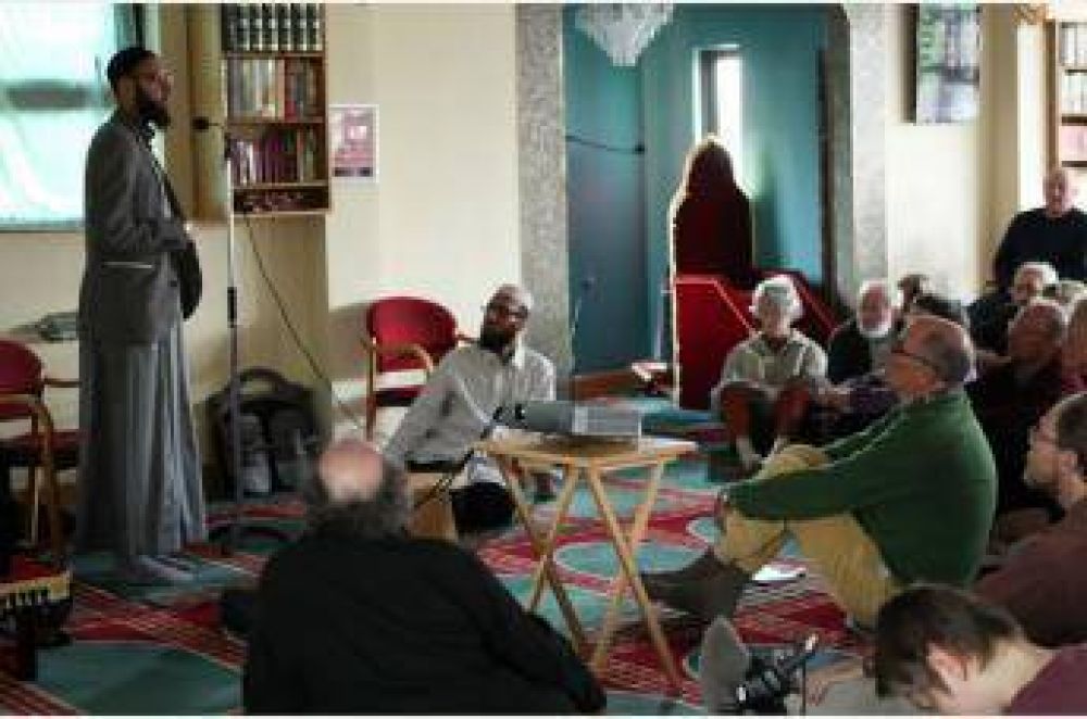 Mezquita abre sus puertas a los no musulmanes en Inglaterra