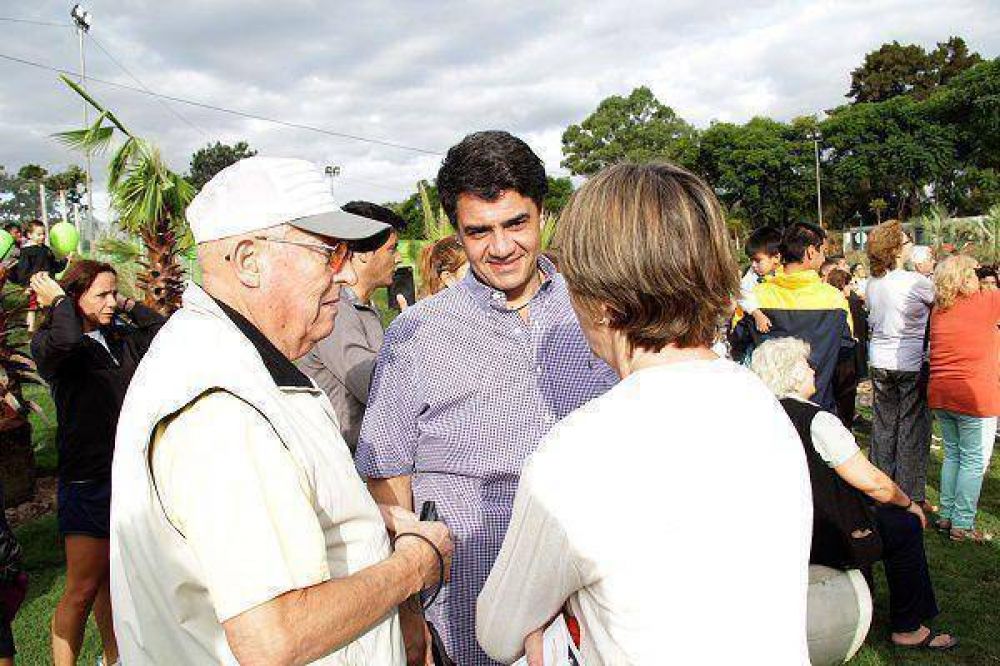Jorge Macri inaugur� el ret�n hidr�ulico para la Plaza La Paz