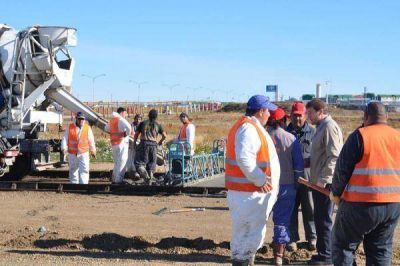 La calle C�rdoba entr� en su etapa final y preparan su semaforizaci�n