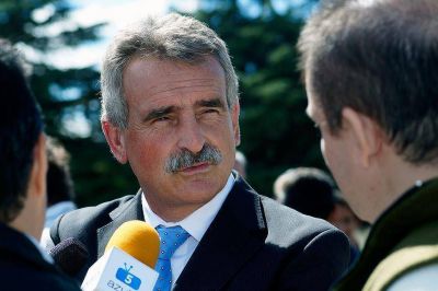 En Azul, Rossi reclam� poder debatir con Randazzo y Scioli