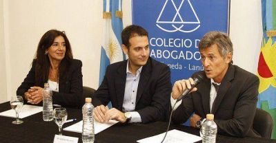 RANDAZZO RESPALDO LA PRECANDIDATURA DE JULI�N ALVAREZ