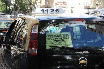 Proponen probar en 30 taxis un acr�lico antivand�lico