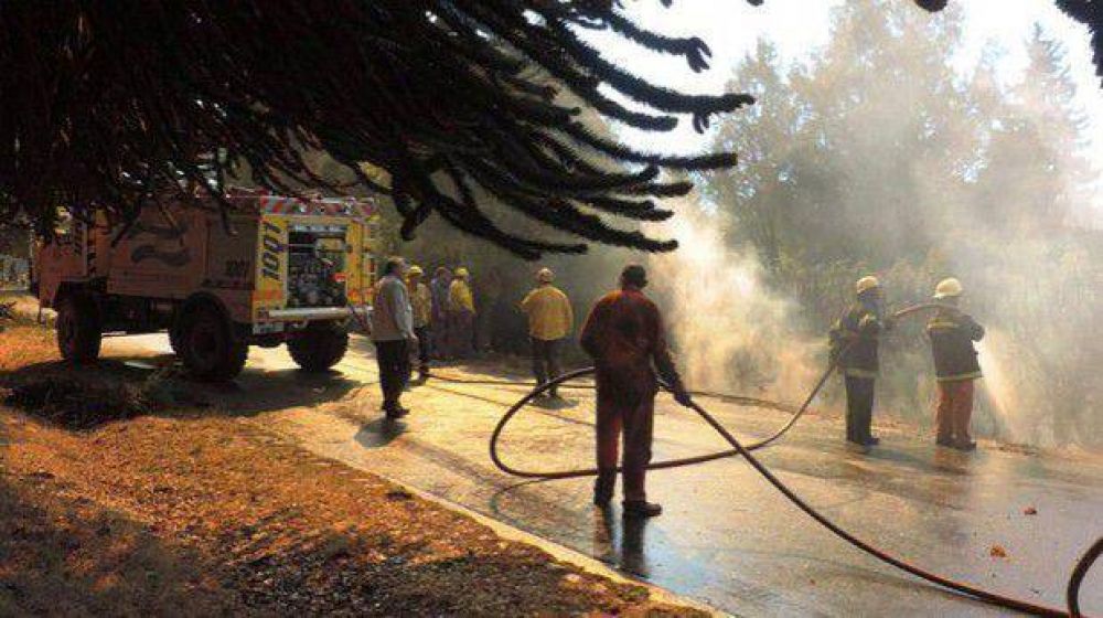 Villa Futalaufquen no corre peligro pero los incendios todav�a no est�n controlados