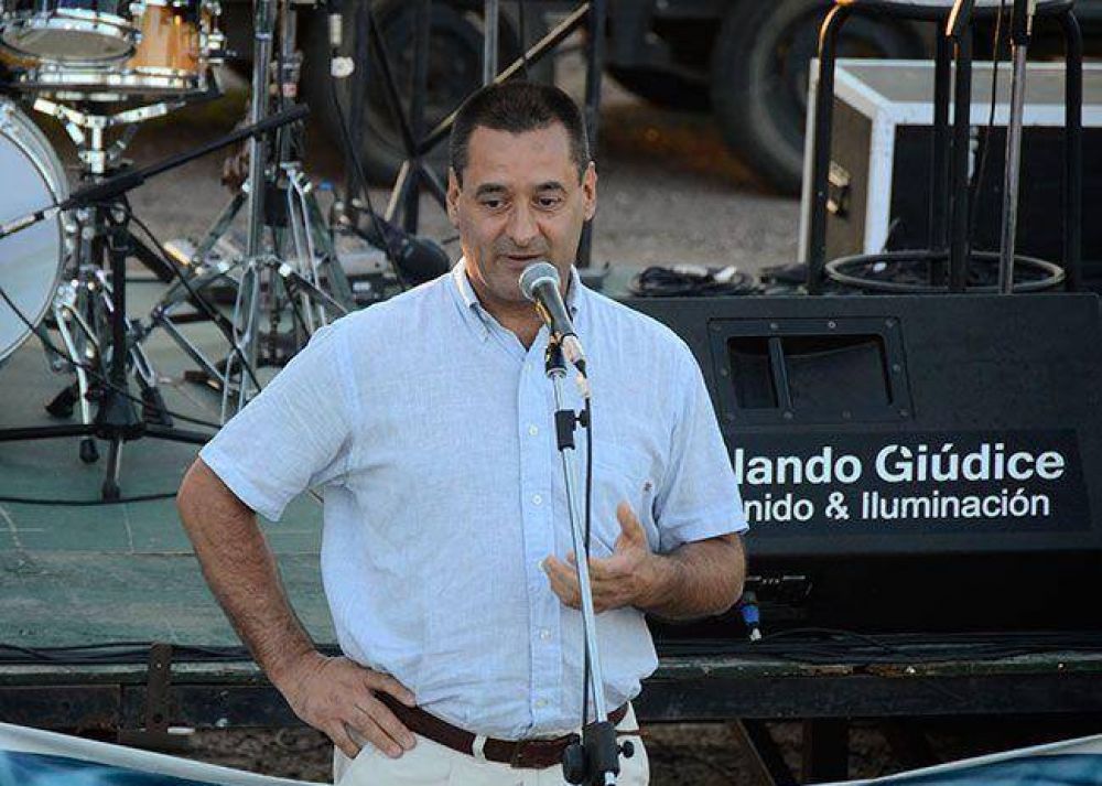 Larra�aga lanza su candidatura y ensaya su discurso de campa�a en un acto en Sarrmiento