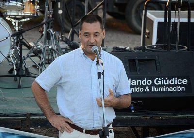 Larra�aga lanza su candidatura y ensaya su discurso de campa�a en un acto en Sarrmiento