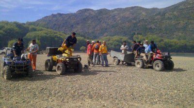 Vecinos de Desemboque y el municipio de El Hoyo ejecutan cortafuego preventivo en la ladera oeste del Currumahuida