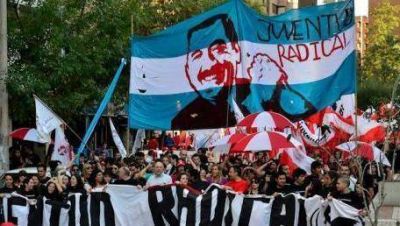 Radicales marchan contra el acuerdo con el PRO