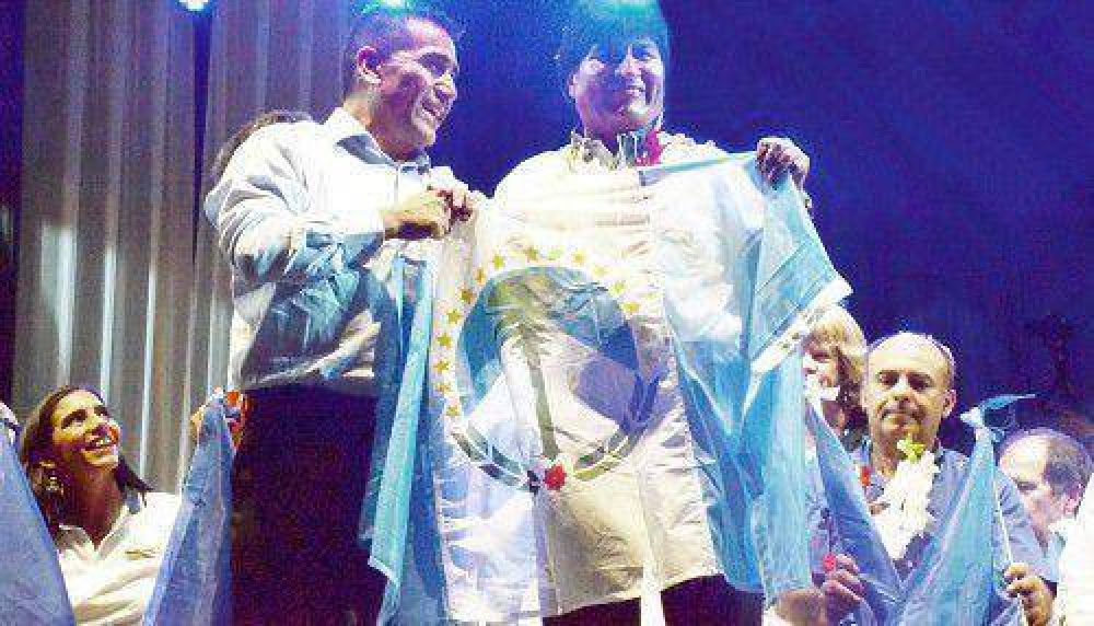 Un respaldo con glamur americanista para Rioseco