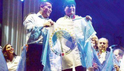 Un respaldo con glamur americanista para Rioseco