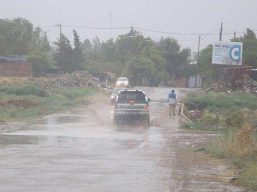 Más de 400 familias debieron ser asistidas por las intensas lluvias en Mendoza