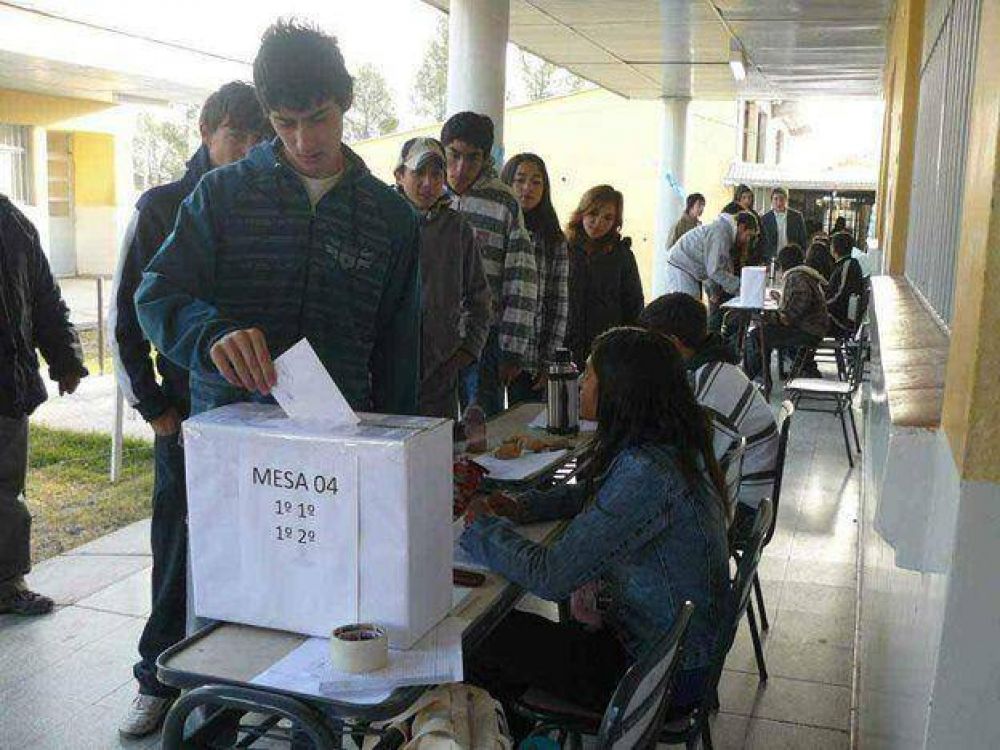 Sesenta mil j�venes de 16 y 17 a�os podr�n votar en las PASO y las generales