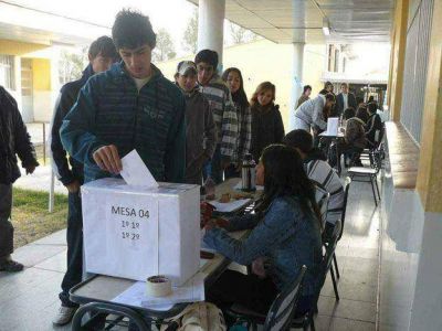 Sesenta mil j�venes de 16 y 17 a�os podr�n votar en las PASO y las generales