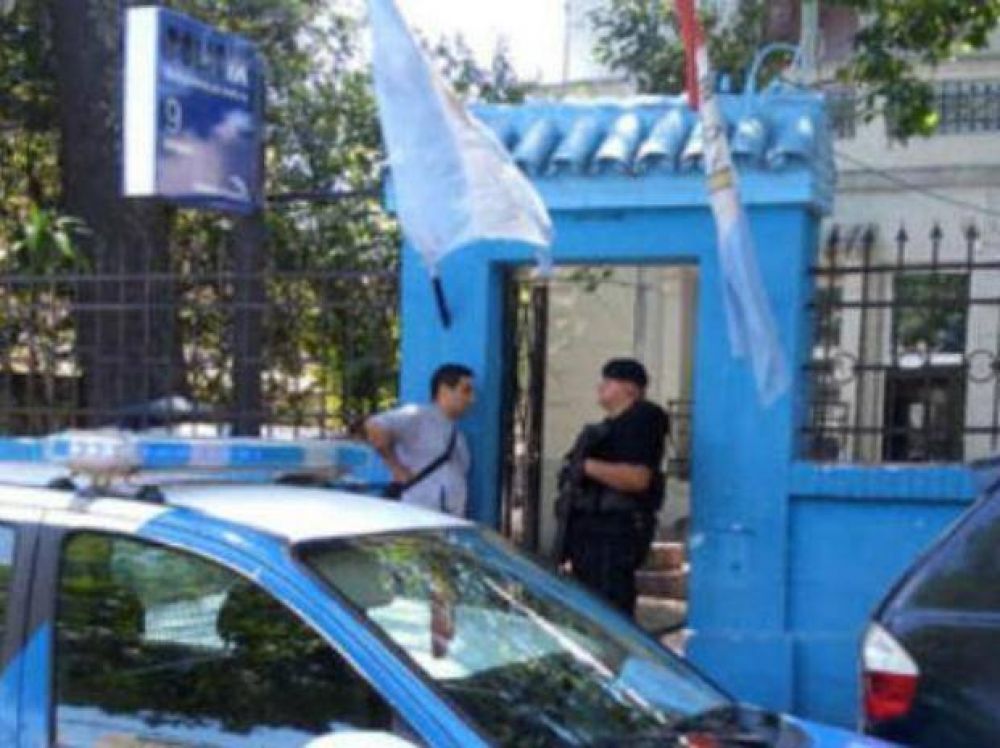 Tras cometer un asalto, un delincuente caus� heridas a un ni�o al buscar refugio en una casa