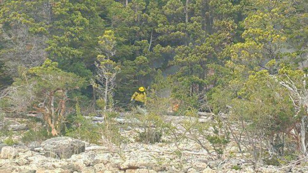 Consolidan la protecci�n de Villa Futalaufquen para que regresen pobladores evacuados