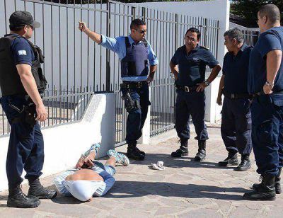 La Polic�a atrap� a ladr�n y los vecinos lo agredieron