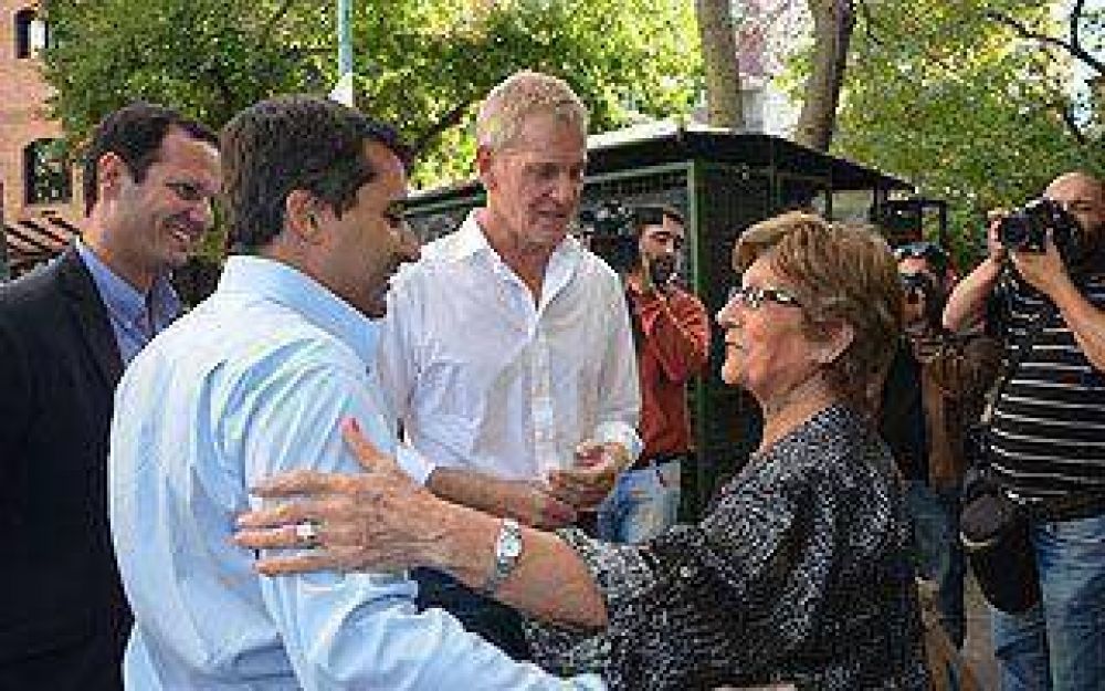 Junto a Molea, De Narv�ez recorri� Lomas de Zamora