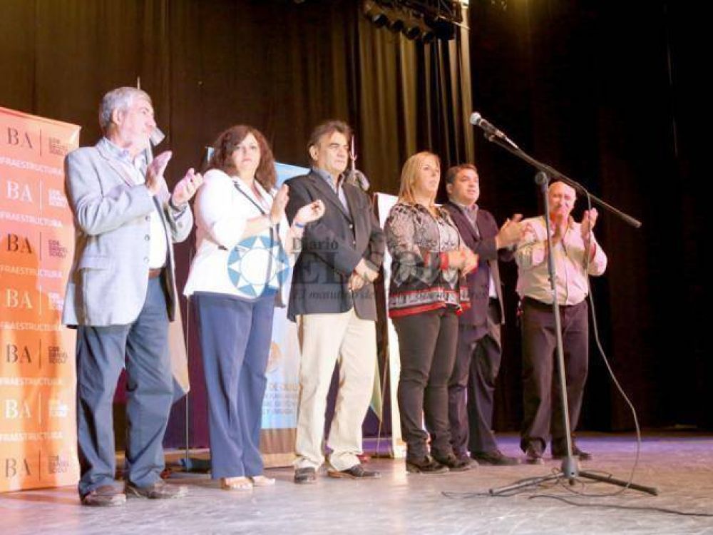 Guti�rrez entreg� escrituras