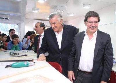 Sileoni trajo $12,9 millones para equipamiento escolar