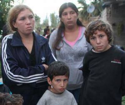 Jugaban, empuj� al vecinito y fue aplastado por un cami�n