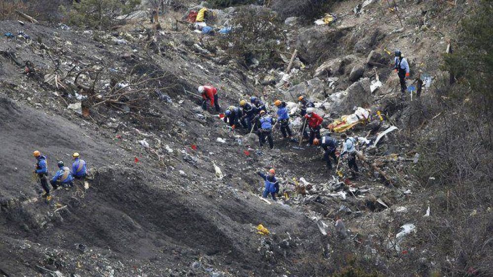 El comandante del A320 intent� abrir la puerta blindada de la cabina con un hacha