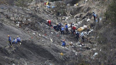 El comandante del A320 intent� abrir la puerta blindada de la cabina con un hacha