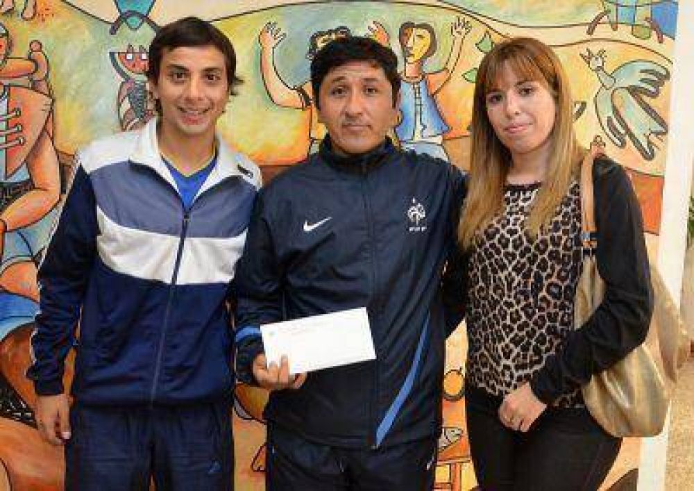 El Gobierno de la provincia entreg� ayuda para la realizaci�n de torneos de f�tbol infantil