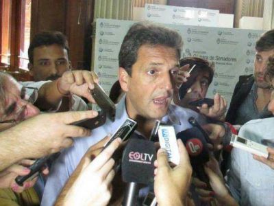Massa desembarc� en el Senado para evitar la fuga de legisladores: Lleg� enojado y se fue peor