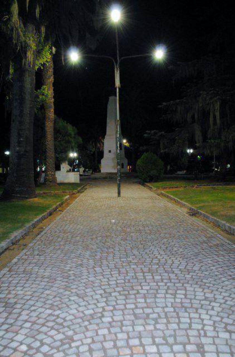 En pocos d�as culmina la 1ra. etapa del nuevo solado en Plaza Mitre