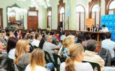 40 familias firmaron Escrituras de Propiedad de sus viviendas