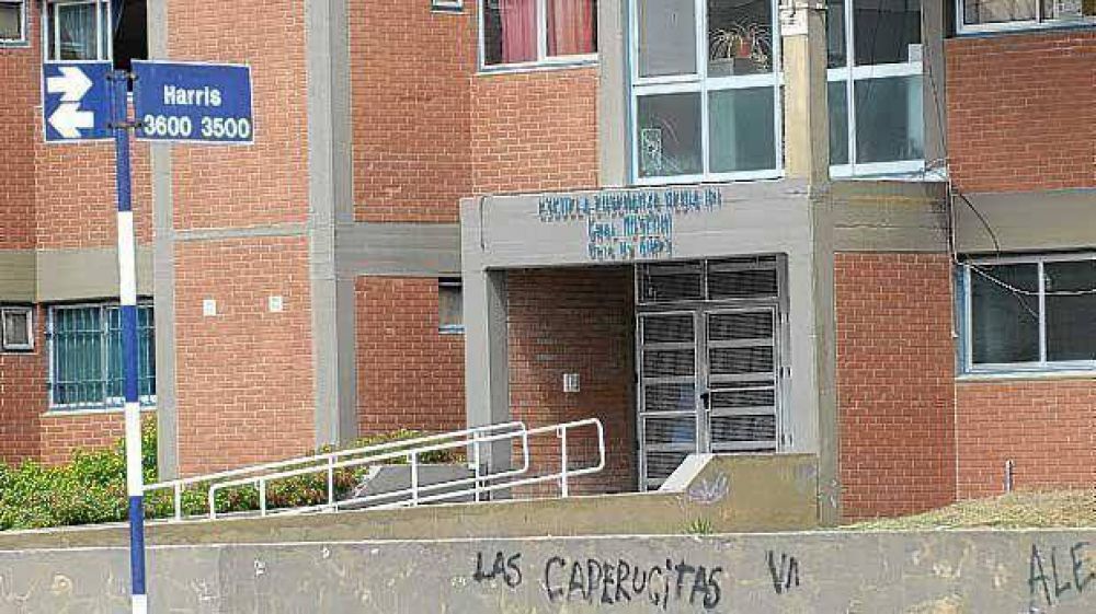 Las adolescentes que se pelearon afuera del colegio Mosconi se cambiaron de instituci�n