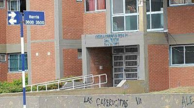 Las adolescentes que se pelearon afuera del colegio Mosconi se cambiaron de instituci�n