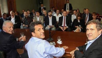 Vitale particip� de un encuentro que encabez� Sergio Massa en el Senado Provincial