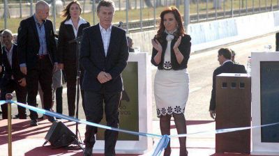 Kirchner y Macri, frente a la misma encrucijada