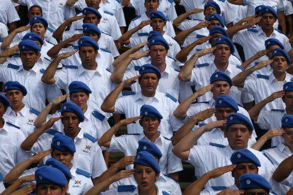 Ya est�n en la calle los nuevos efectivos de la Polic�a local