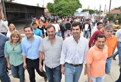 Multitudinario apoyo popular a Urtubey