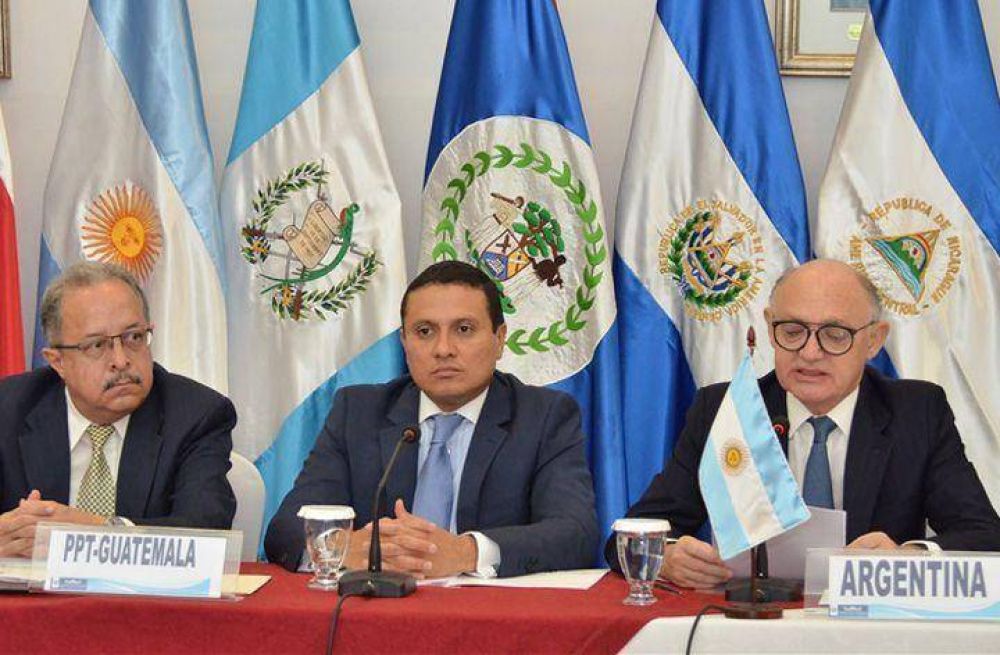 Argentina recibi el apoyo del Sica por los Buitres y Malvinas