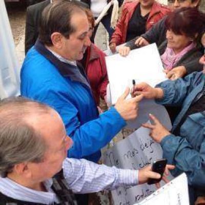  Alperovich firm� contra Najar