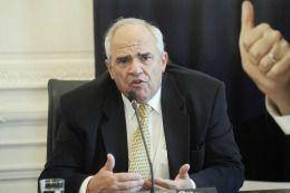 El titular de la Unasur propuso replantear las relaciones con EEUU y eliminar las bases militares