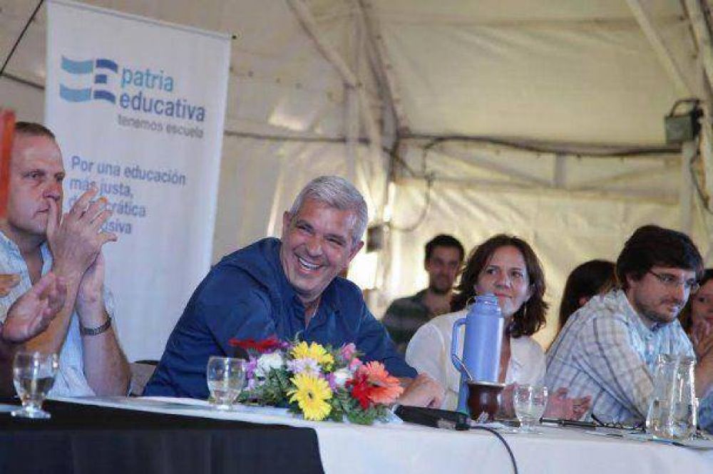 Jul�an Dom�nguez cruz� a De Narv�ez y destac� que 