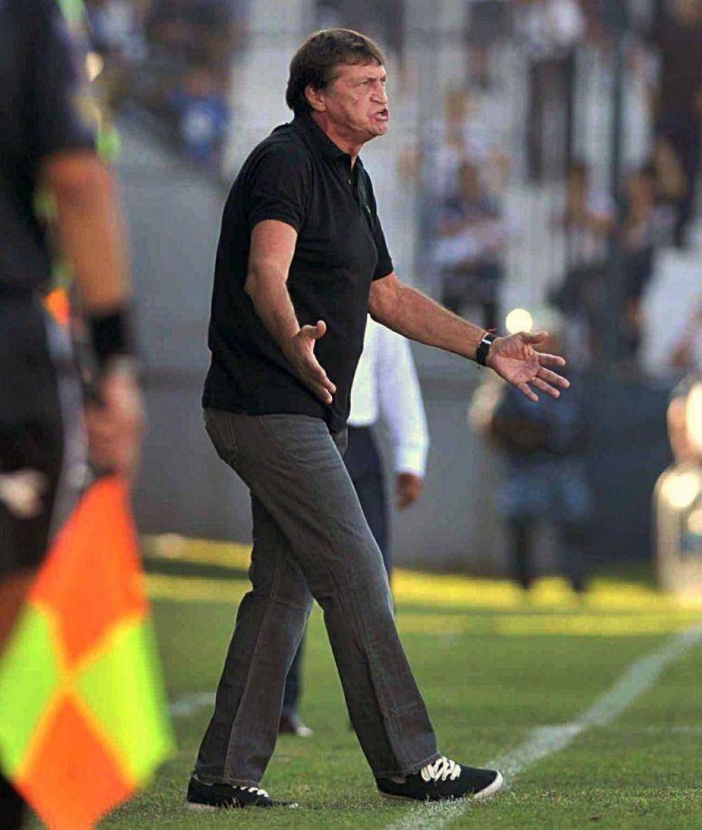 Tras la derrota ante Sarmiento, Falcioni le pidi� disculpas a los hinchas cerveceros