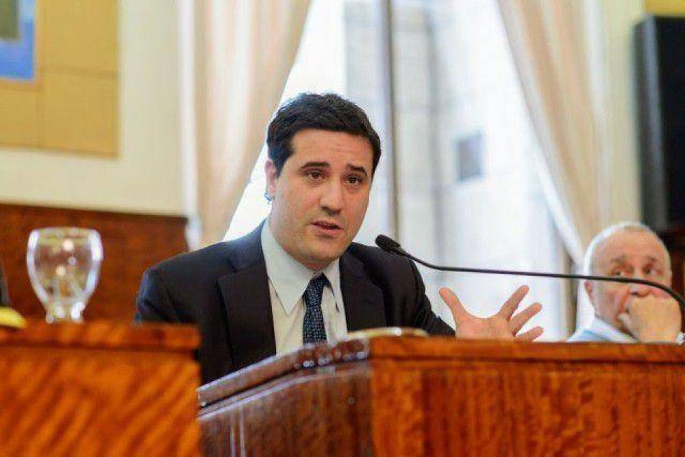 Abad: �Voy a pedir licencia para sumarme al armado electoral de la UCR a nivel nacional�