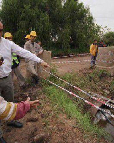 Desag�es: El Municipio realiza el entubado de un zanj�n en barrio Santa Rita