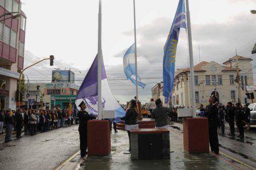 Escuela Primaria 70 recibi Bandera de ceremonias de la ciudad de Ro Gallegos