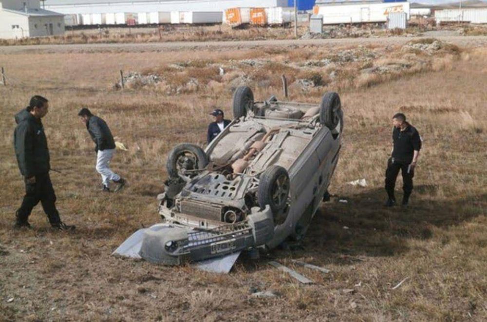 Un vuelco y un agente de policia alcoholizado