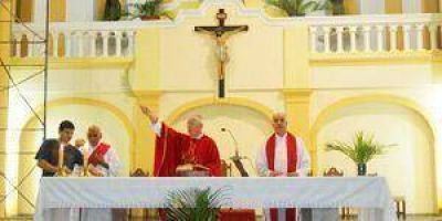 La comunidad cat�lica record� el Domingo de Ramos