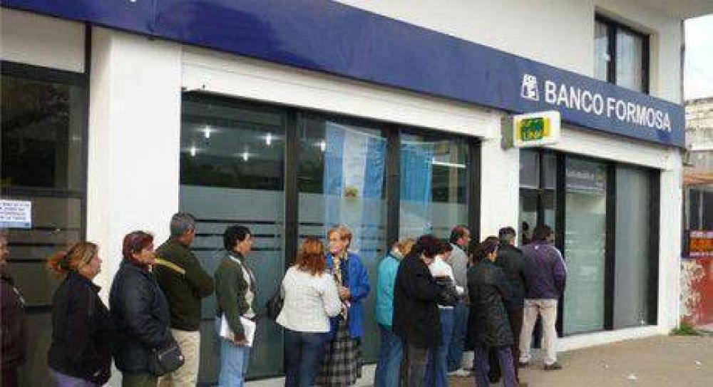 Hace su debut el salario de estatales con el aumento dispuesto por el gobernador Insfr�n