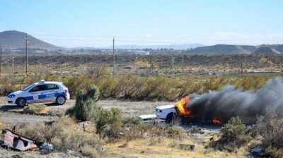 Incendian un coche robado y minutos despu�s detienen a cuatro sospechosos
