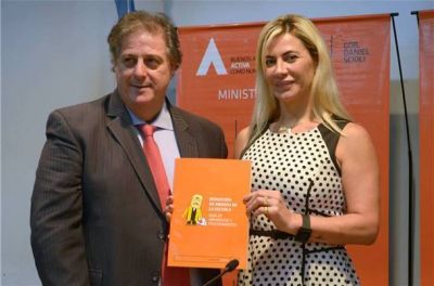 Distribuyen el primer manual de primeros auxilios para reducir riesgos en las escuelas