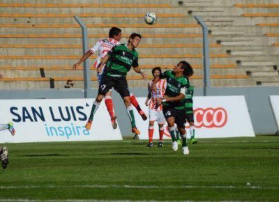 Estudiantes venci� a Atl�tico Paran� y se meti� entre los escoltas